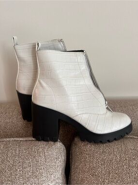 White Croc-Embossed Platform Ankle Boots with Front Zip